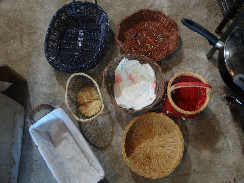 lot 895 image: Lot of wicker baskets.
