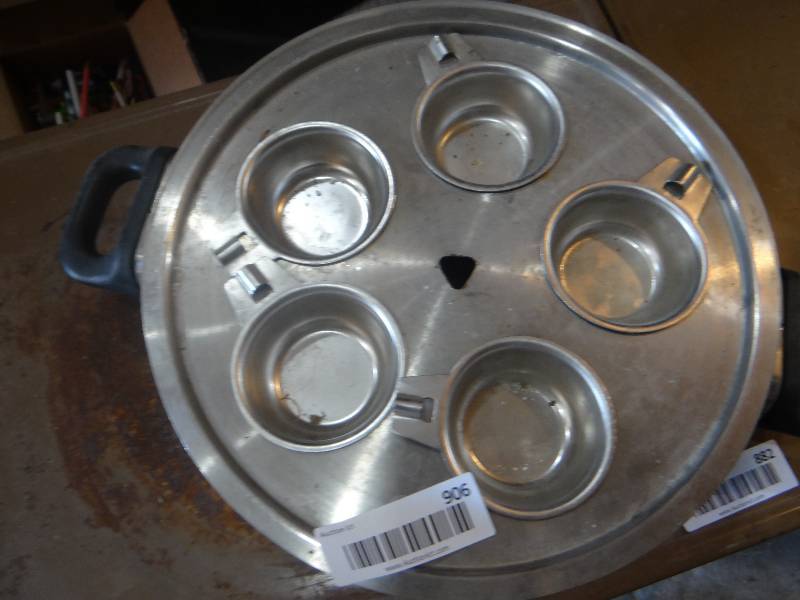 lot 906 image: Egg poacher.