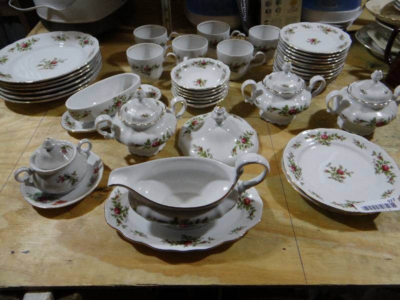 lot 927 image: Beautiful traditions fine china set.