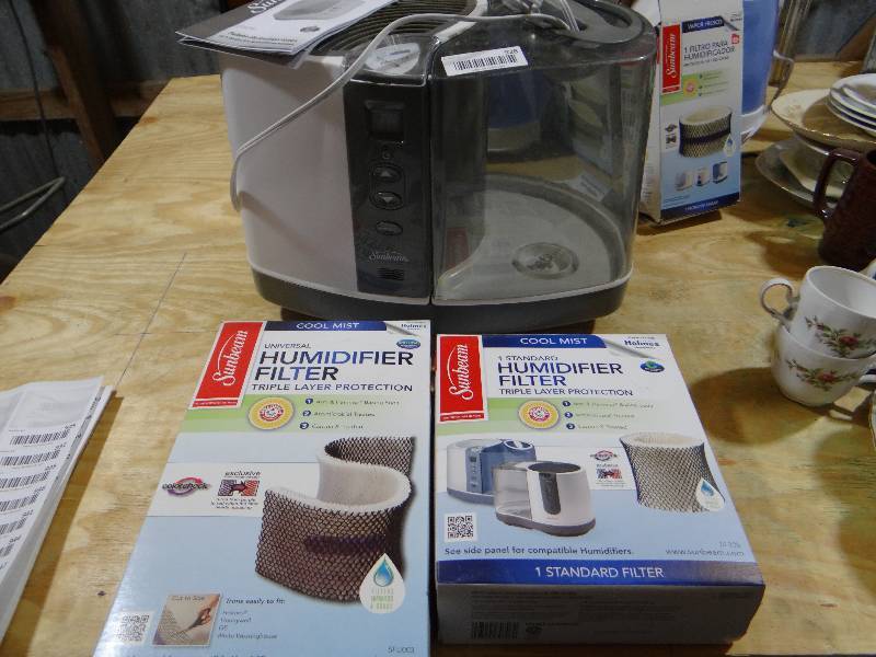 lot 928 image: Sunbeam humidifier with filters.