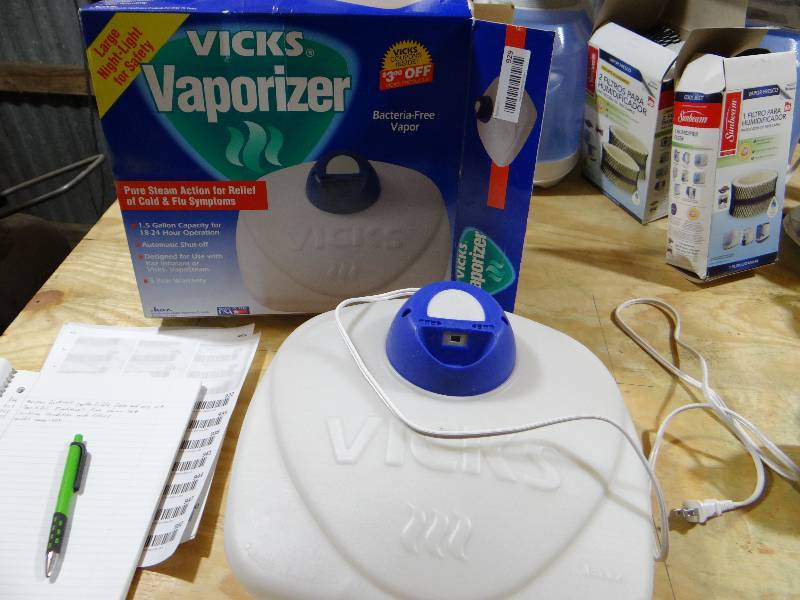 lot 929 image: Vicks vaporizer.