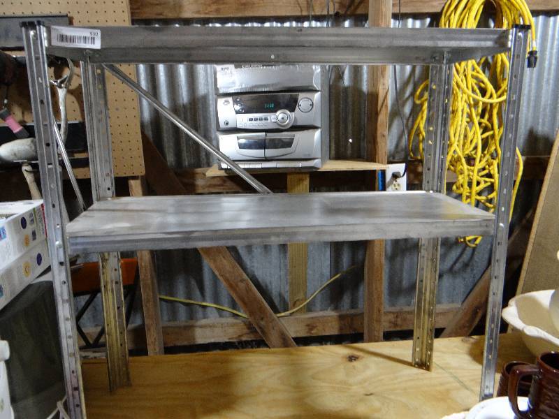 lot 930 image: Small metal shelf.