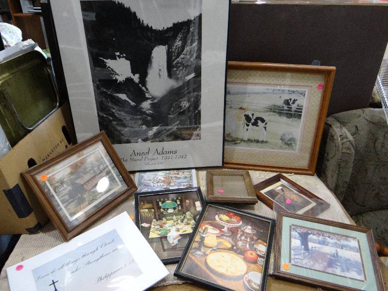 lot 934 image: Lot of pictures in frames.