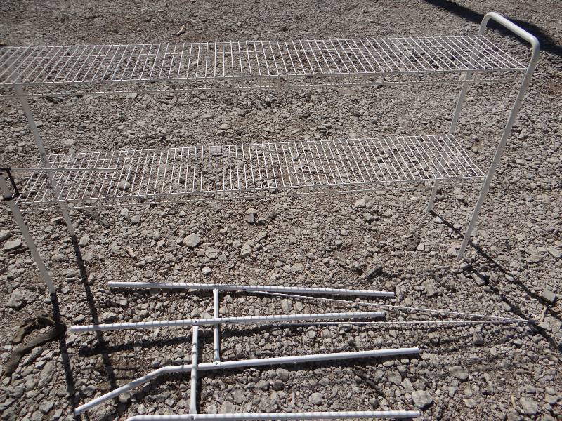 lot 941 image: Metal rack.