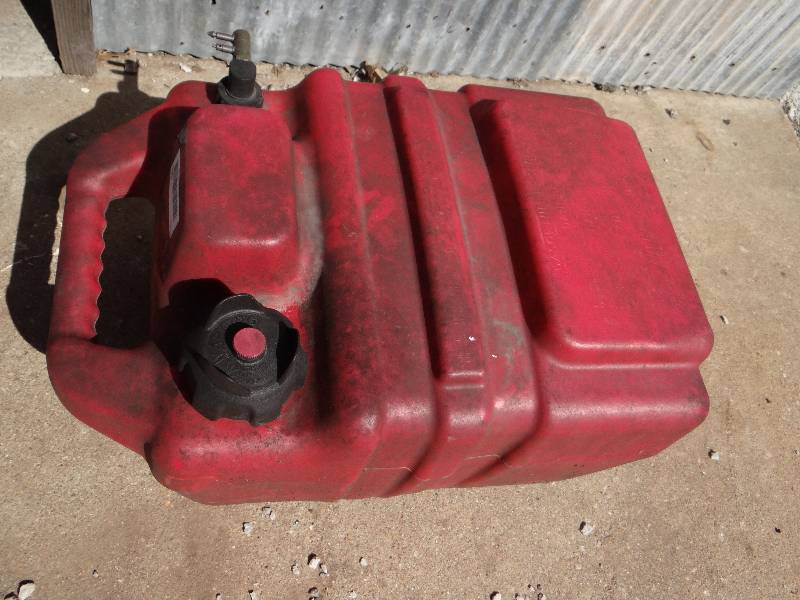 lot 943 image: Boat gas can with gas.