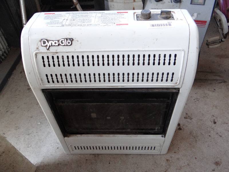 lot 952 image: Dyno-glo gas wall heater.