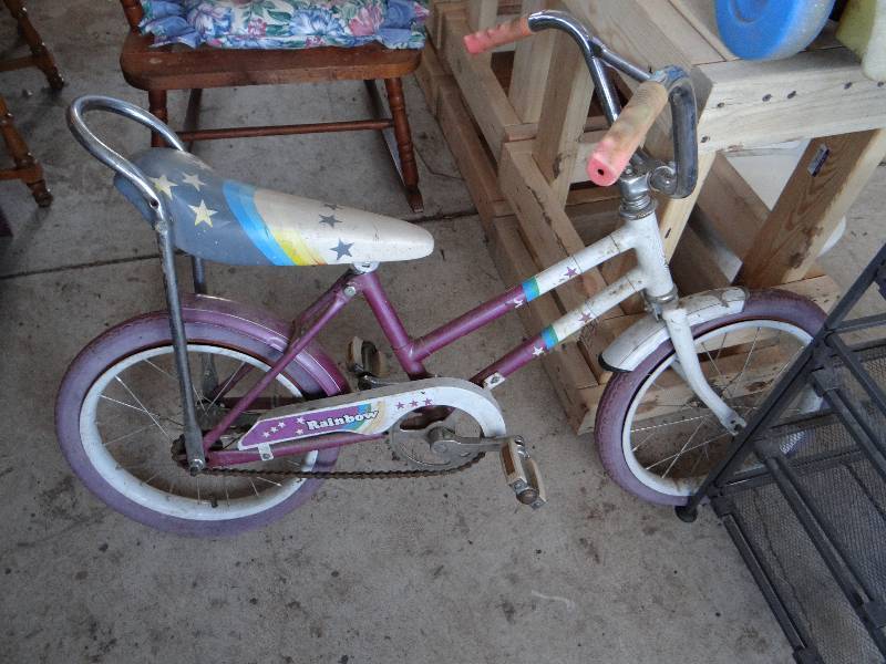 lot 954 image: Kids bike.