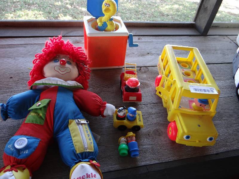 lot 970 image: Vintage kids toys.