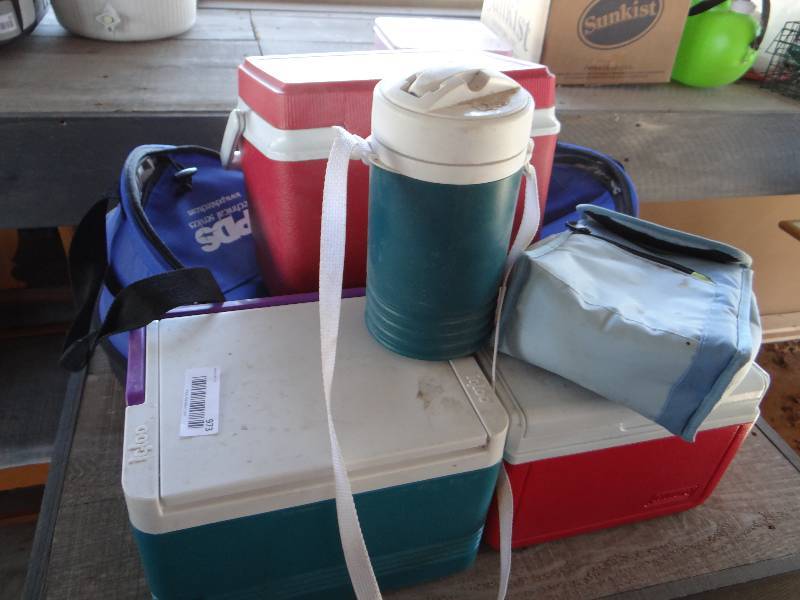 lot 973 image: Lot of various coolers.