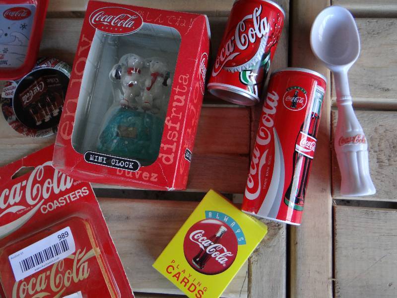 lot 989 image: Lot of Coca Cola collectibles.
