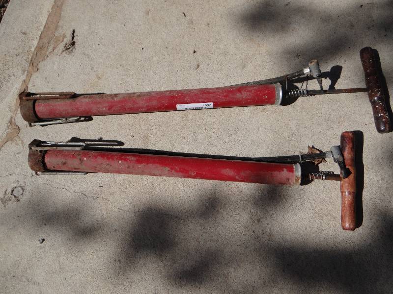 lot 1002 image: 2 hand air pumps.