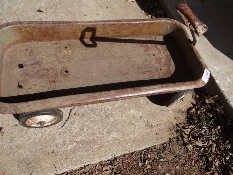 lot 1006 image: Old wagon.