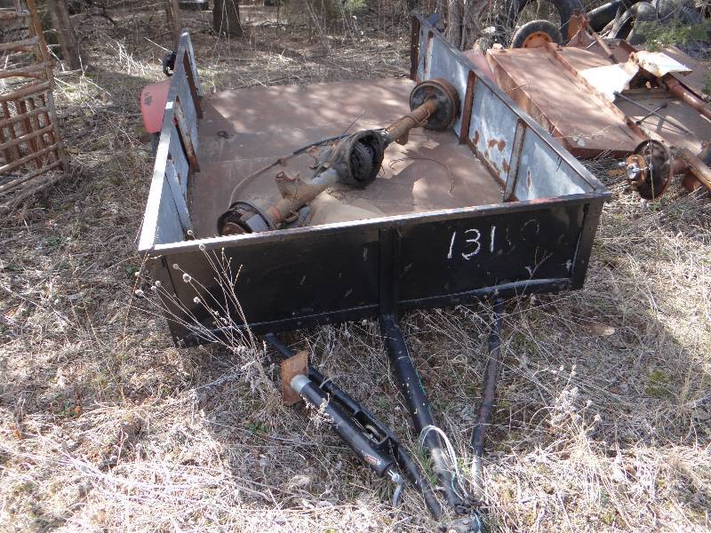 lot 1011 image: Small utility trailer, hitch is bent. 80x56.