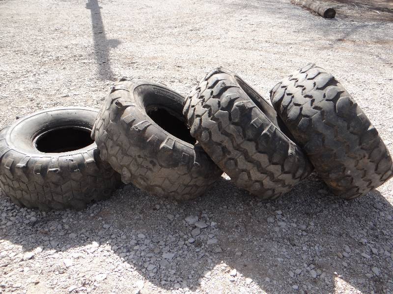 lot 1015 image: 4 1638-5-15 mud tires TSL super swampers.