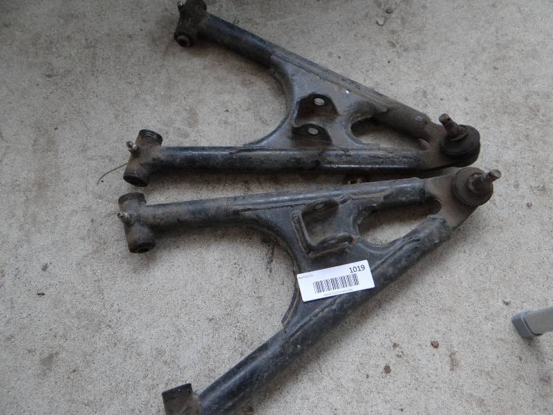 lot 1019 image: Yamaha banshee A-arms.