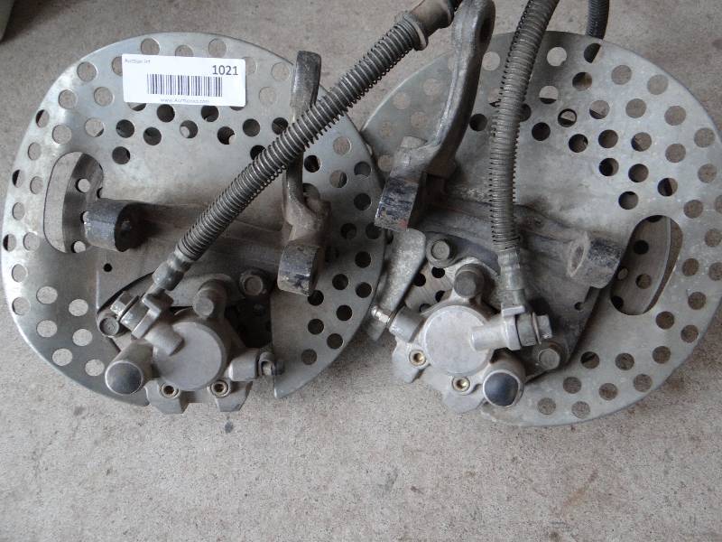 lot 1021 image: Yamaha banshee front spindle and hub.