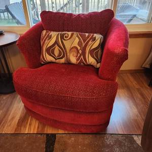 lot 100 image: LA Z BOY swivel barrel chair 31 x 36 x 36 seat 19 x 20