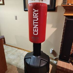 lot 102 image: Century Wave Master training bag 59 x 24 x 24 like new with H2Old base gel