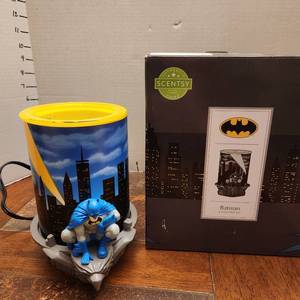 lot 126 image: Batman Scentsy warmer new in box