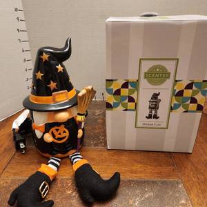 lot 131 image: Wicked Cute Scentsy element warmer new in box