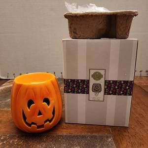 lot 135 image: Cut It Out Scentsy plug in warmer new in box