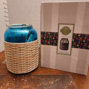 lot 142 image: Carolina Coast Scentsy warmer new in box