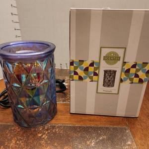 lot 146 image: Prismatic Scentsy warmer new in box