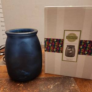 lot 147 image: Tide Pool Scentsy warmer new in box