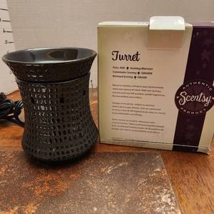 lot 151 image: Turret Scentsy warmer new in box
