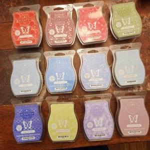 lot 157 image: 12 Scentsy scent bars new in pkg