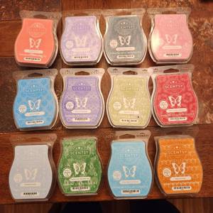 lot 158 image: 12 Scentsy scent bars new in pkg