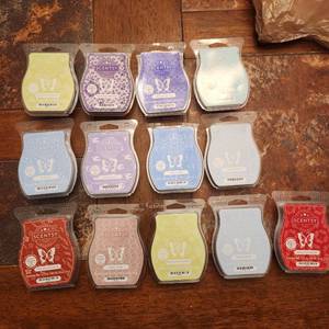 lot 162 image: 13 Scentsy scent bars new in pkg