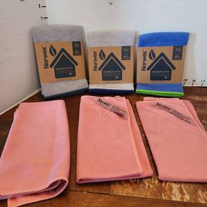 lot 200 image: Norwex 3 Envirocloths and 3 Window cloths both have Baclock, all new