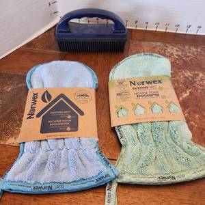 lot 202 image: Norwex rubber brush and 2 dusting mitts all new