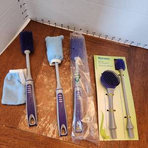lot 217 image: Norwex 3 bottle brushes and brush extensions all new