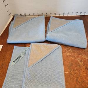 lot 219 image: Norwex 3 Envirocloths with corner scrubber all new with Baclock