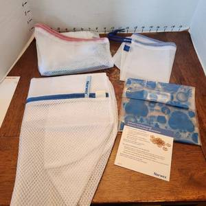 lot 221 image: Norwex 2 resusable produce bags, lunch snack bag and wash bag all new