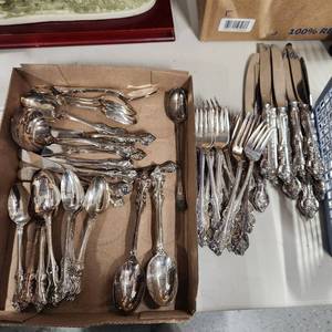 lot 227 image: International Deep Silver silverware 72 pc total
