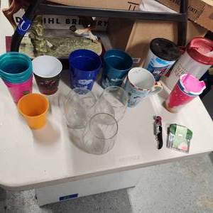 lot 232 image: KU plastic cup, Kentucky 3d cup, childrens cups, glasses, mug, wavy knife (new) and bottle opener