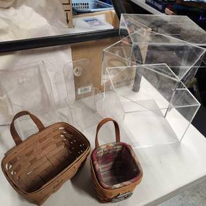 lot 261 image: 2 Longaberger basket signed 1986 and 2000, set of 3 display risers largest 6 x 8 x 8 and brochure stands