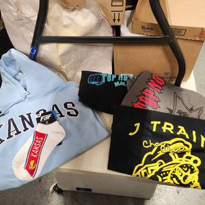 lot 269 image: Kansas hooded sweatshirt size xl, 3 MMA tshirts (2-xl, 1-xxl)
