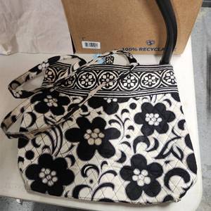 lot 274 image: Vera Bradley handbag