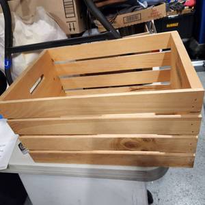 lot 275 image: Wood crate 9.5 x 18 x 12.5