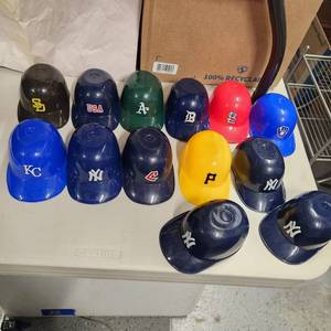 lot 283 image: Major League Baseball collectors mini ice cream sundae cups 13 total