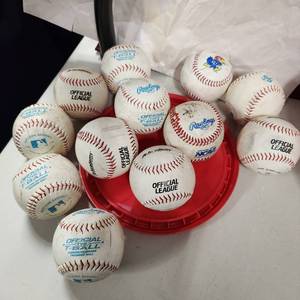 lot 303 image: Official T-Balls qty 12