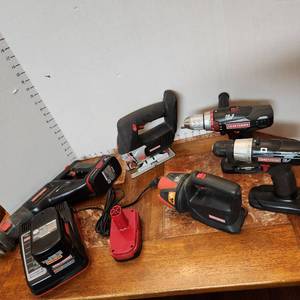 lot 307 image: Craftsman reciprocating saw, jig saw, hammer drill, drill, spotlight, 3 batteries and charger all work good
