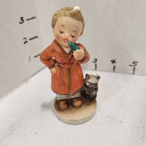 lot 402 image: Bedtime figurine