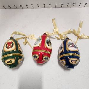 lot 405 image: Musical ornaments set of 3