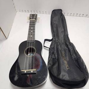 lot 420 image: Diamond Head Ukuleles 21.5 long