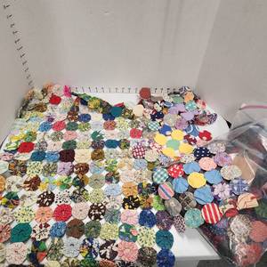 lot 424 image: Yoyo quilt started with 2 gallon bag of single yoyos
